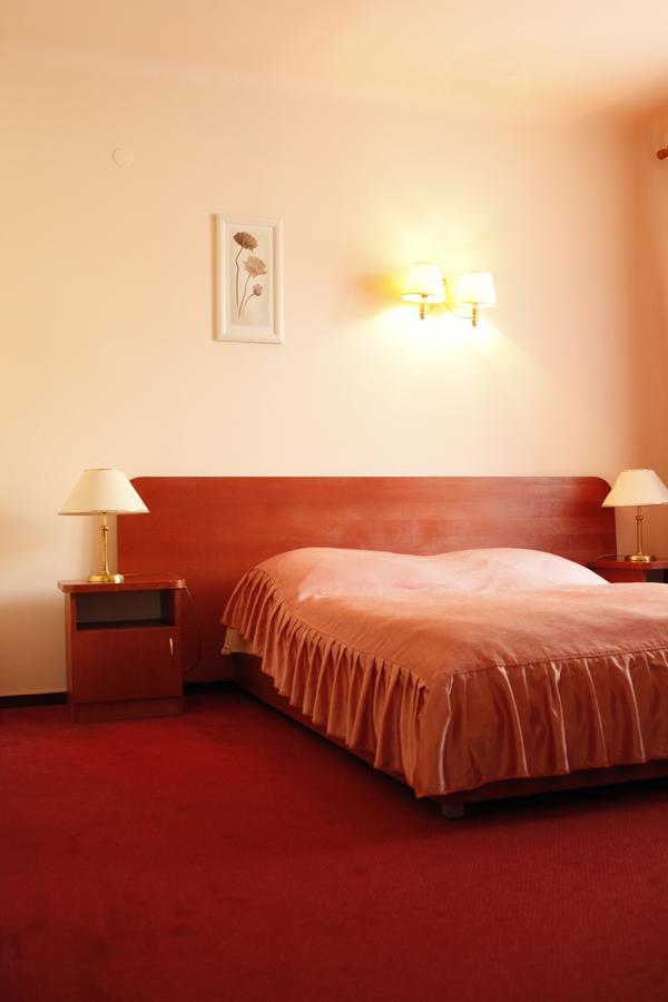 Iskra Hotel ราดอม ภายนอก รูปภาพ