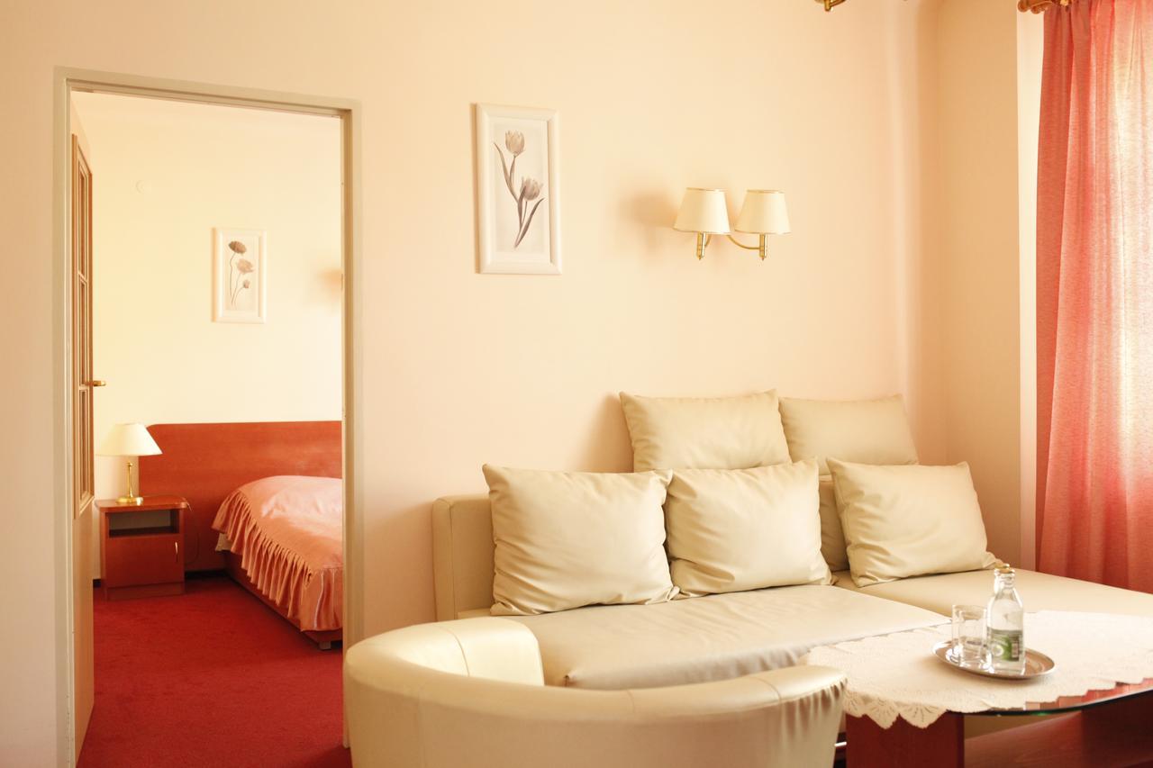 Iskra Hotel ราดอม ภายนอก รูปภาพ