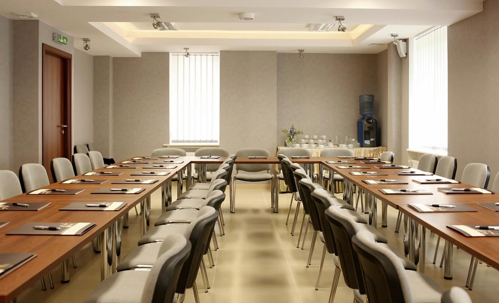 Iskra Hotel ราดอม ภายนอก รูปภาพ